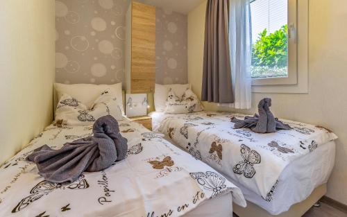 Postel nebo postele na pokoji v ubytování Mobile Home Rojnic