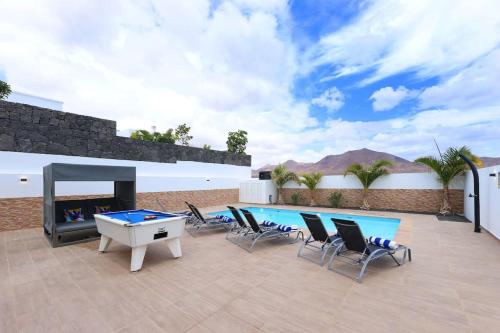 Bella, modern 4 bed Playa Blanca