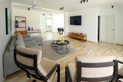 Bella, modern 2 bed Playa Blanca