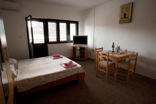 Postel nebo postele na pokoji v ubytování Apartments Villa Illyrik