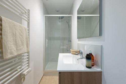 Ένα μπάνιο στο 10CAN Appartement Vieux Port - 6 pers max