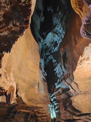 a view of the inside of a cave at T2 hyper centre LONS LE SAUNIER in Lons-le-Saunier