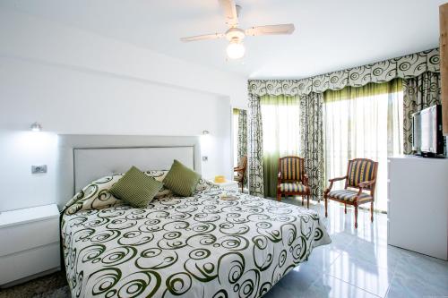 En eller flere senge i et værelse på Fabulous new 2 bedroom apartment in Costa Adeje