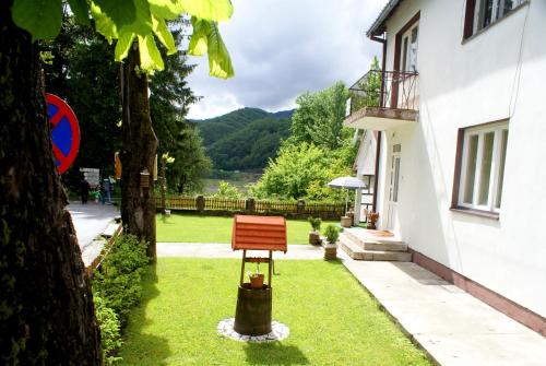 a bench sitting in the grass next to a building at Rooms Lisičić in Kola&scaron;in