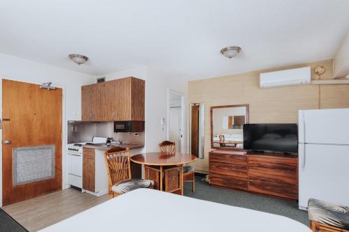 Kuchyň nebo kuchyňský kout v ubytování Royal Grove Waikiki