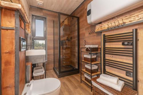 a bathroom with a toilet and a shower at Your Holidays Freedom in Zastań