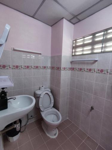 Vannituba majutusasutuses Coconut Room Love&Light 2km to AirportTrain BTS-ThongloEkamai