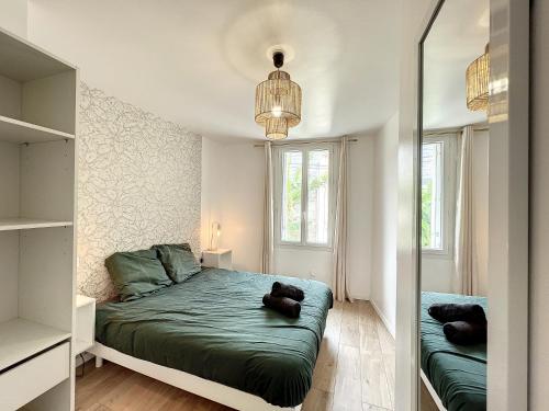 a bedroom with a bed with a teddy bear on it at • CosyHouse By Janna • Terrasse - Wifi in Châtellerault