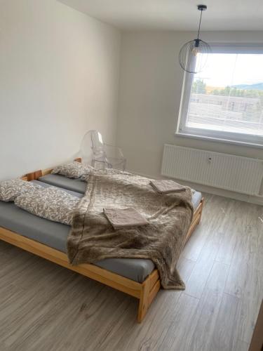 Ένα ή περισσότερα κρεβάτια σε δωμάτιο στο Apartmán Bela