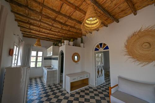 a kitchen with a checkered floor and a ceiling at Le Parc des Oliviers in Marrakech