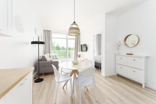 Apartament Perłowy z Basenem Letnim by HolidaySun