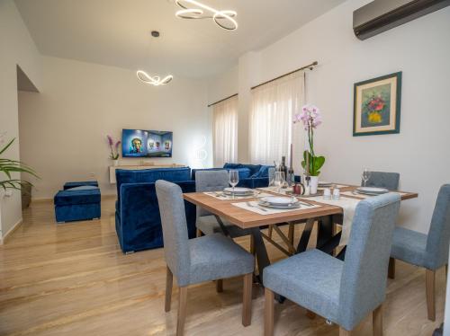 Monte Smith Luxury Garden Apartment With Parking