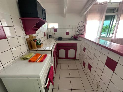 Η κουζίνα ή μικρή κουζίνα στο Centre Ste Anne plage & commerces à 200m