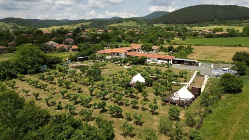Landskap semula jadi dekat dengan lodge