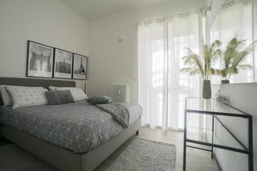 a bedroom with a bed and a potted plant at 2 Bed Apartment Sleeps 4 - En-Suite Bath -Tv -WiFi in Asti