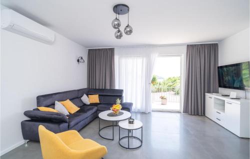 a living room with a blue couch and yellow chairs at Nice Apartment In Molunat With Wifi in Molunat