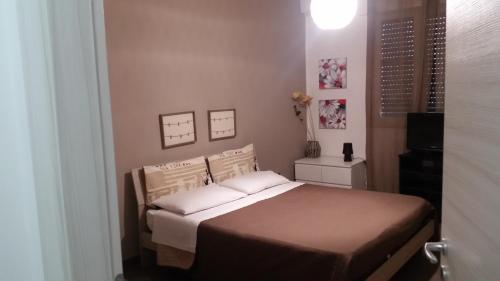 a small bedroom with a bed and a television at B&B del centro storico *** in Rosolini