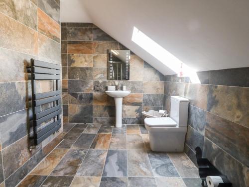 a bathroom with a sink and a toilet at 3 Pensyflog Barns in Porthmadog