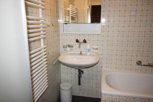 Ένα μπάνιο στο Residenza Lagrev 2 Zimmerwohnung Nr 124 - Typ 21B - 1 Etage - Süd