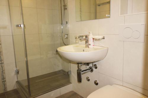 Vannituba majutusasutuses Residenza Lagrev 2 Zimmerwohnung Nr 102 - Typ 21A - 1 Etage - Süd