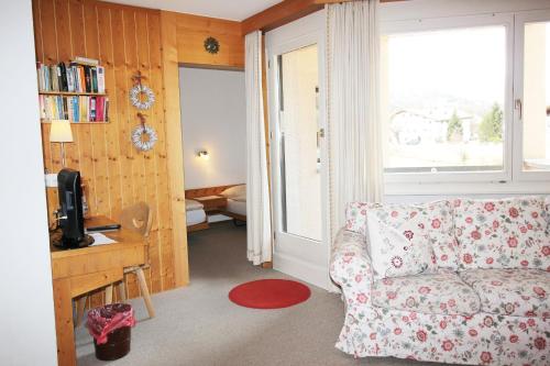 Posezení v ubytování Residenza Lagrev 1 1 2 Zimmerwohnung Nr 121 - Typ 15A - 1 Etage - N W