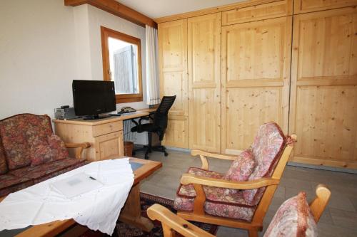 TV a/nebo společenská místnost v ubytování Residenza Lagrev 2 Zimmerwohnung Nr 012 - Typ 21A - Hochparterre - Süd