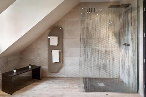 a bathroom with a shower with a glass door at *Villa-Disneyland-Paris* 10pers, Fitness, Cinema in Gouvernes