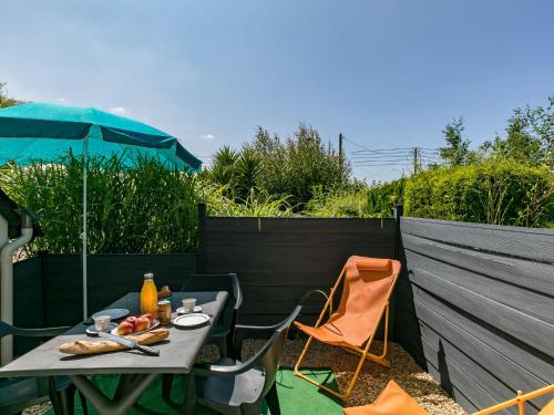 a table and chairs with an umbrella on a patio at Holiday Home Ty-Rozen by Interhome in Locquirec