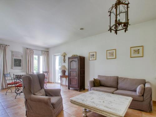 Χώρος καθιστικού στο Villa Le Puit des Oliviers I by Interhome