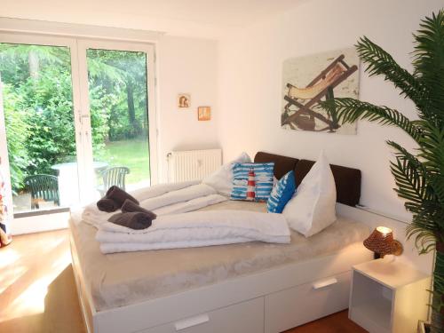 een kamer met een bank met kussens en een raam bij Apartment Tossens-6 by Interhome in Tossens