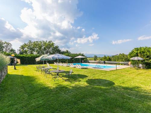 Bazén v ubytování Holiday Home Ginestra by Interhome nebo v jeho okolí
