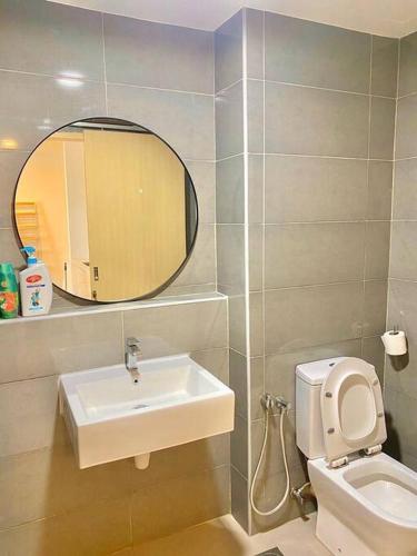 a bathroom with a sink and a mirror and a toilet at imperium residence kuantan in Kuantan