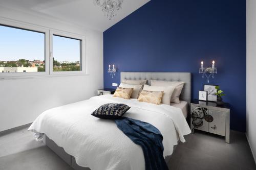 Penthouse Blue Horizon- a luxury penthouse with infinity pool, hot tub, sauna and sea views! photo 2