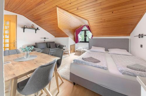 Postel nebo postele na pokoji v ubytování Apartma Alpine Space, Kranjska Gora - Center