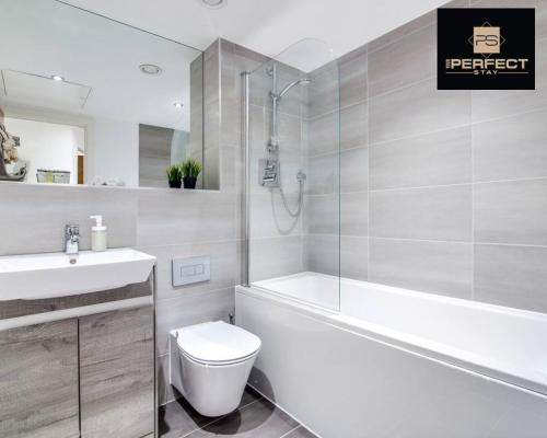 a bathroom with a tub and a toilet and a sink at Luxe Modern Apartment By Your Perfect Stay Short Lets Birmingham in Birmingham