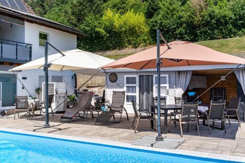 Πισίνα στο ή κοντά στο Ferienwohnung Geisbergblick