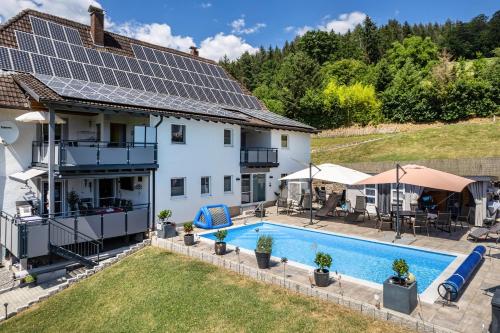 Πισίνα στο ή κοντά στο Ferienwohnung Geisbergblick