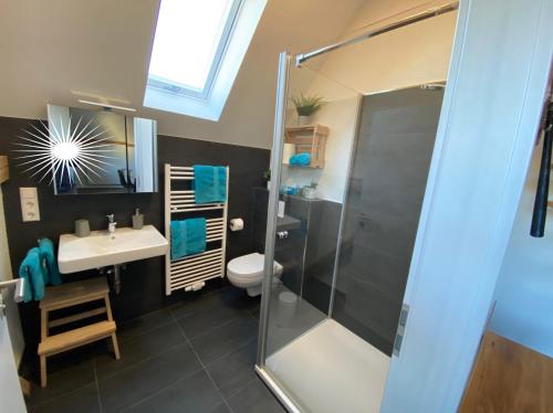 a bathroom with a sink and a shower at Ferienwohnungen Etzl in Bad Mergentheim