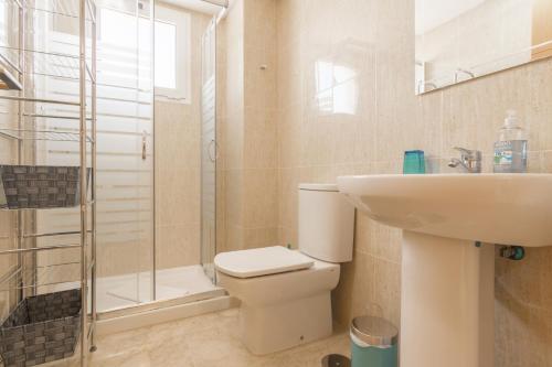2197-Superb 2bedrooms in residence with pool!