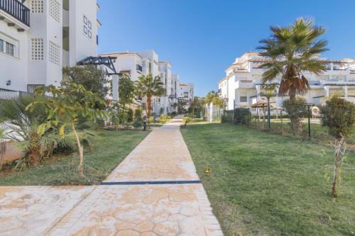 2197-Superb 2bedrooms in residence with pool!