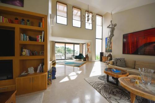 Enjoy - 5 suites, sea view and pool, Californie