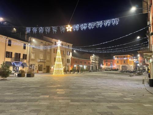 a christmas tree in the middle of a courtyard at night at La terrazza sul Trebbia in Rivergaro