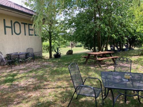 Gallery image of Hotel Restaurant Am Worns Berg in Broock
