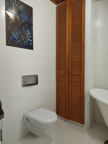 RIVER side - classic في أونانغ: حمام مع مرحاض ومغسلة