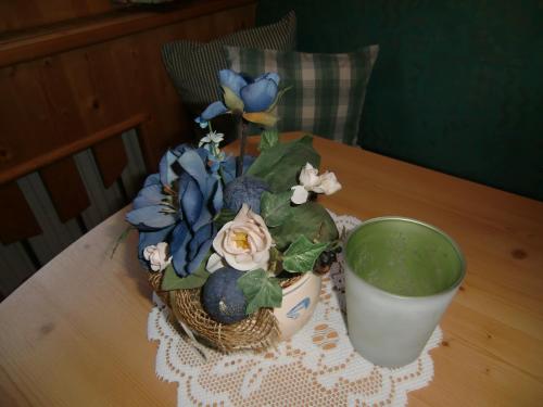 a plant in a basket on a table next to a cup at Apart Sissy in See