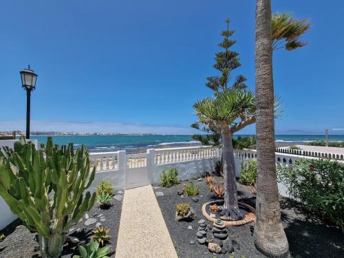 Villa La Maja Beachfront