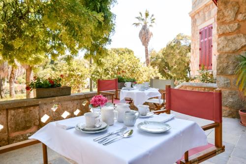 a table set up for a meal on a patio at Chalet Ficalho in Cascais
