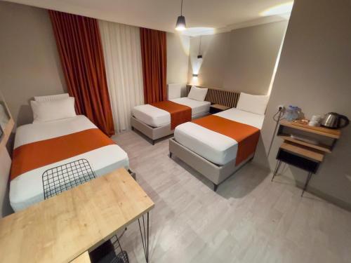 Ένα ή περισσότερα κρεβάτια σε δωμάτιο στο NEPTÜN INN