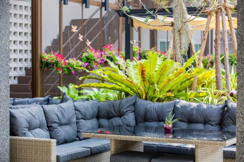 a blue couch sitting on a patio with plants at Sabai Sabana in Pattaya Central