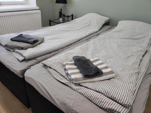 a bed with towels on top of it at Apartment Upseeritie in Kouvola